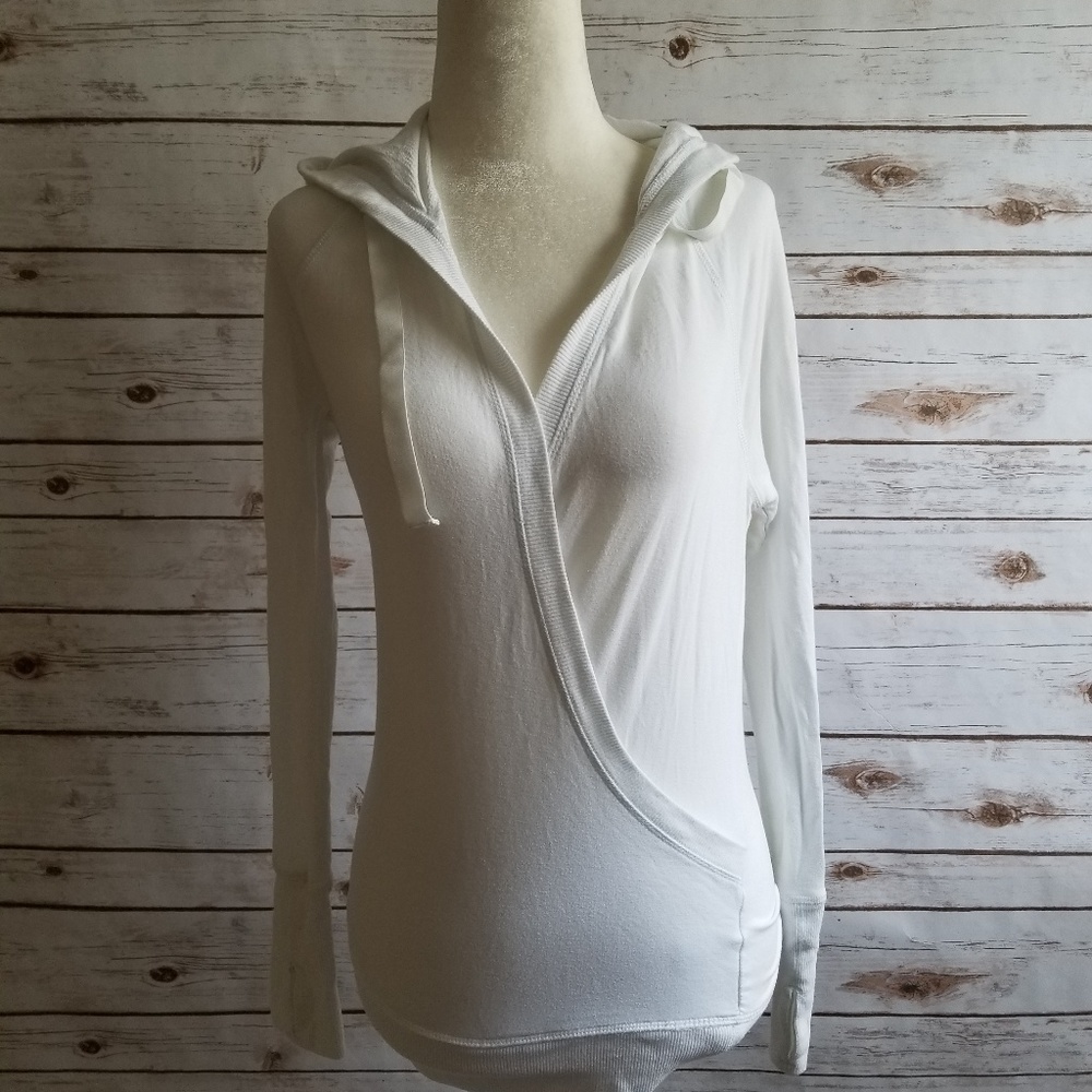 Athleta Long sleeve workout Shirt